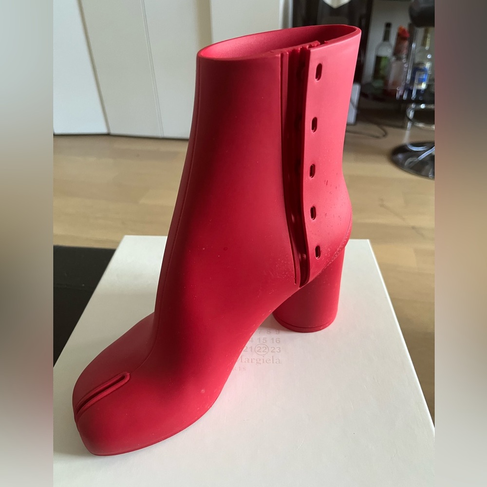 Trendy Rubber Tabi Boots
